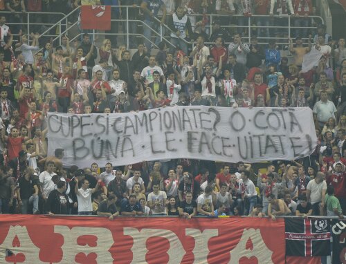 Mesajul suporterilor dinamovişti pentru favoriţii lor foto: Cristi Preda