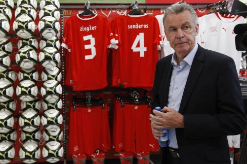 Hitzfeld (63 de ani) conduce ”naționala” Elveției din 2008. N-a reușit s-o califice la Euro 2012 (foto: Reuters)