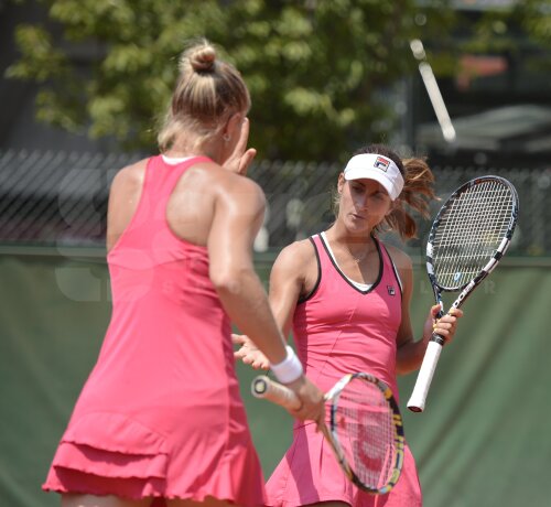 Perechea Edina Gallovits-Hall/Nina Bratcikova (România/Rusia) s-a calificat în optimile de finală foto: Raed Krishan