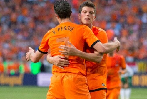Van Persie a cîștigat duelul pentru titularizare cu Huntelaar (foto: Reuters)