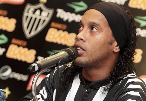 Ronaldinho la prezentarea oficială la Atletico Mineiro (foto: REuters)