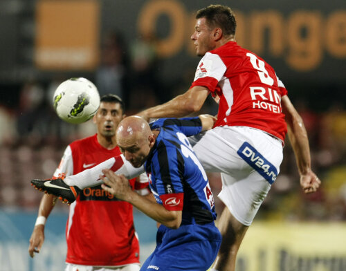 Niculae ar vrea o nouă experiență în străinătate. La Dinamo are un salariu stagional de 250.000 de euro, cu tot cu bonusuri