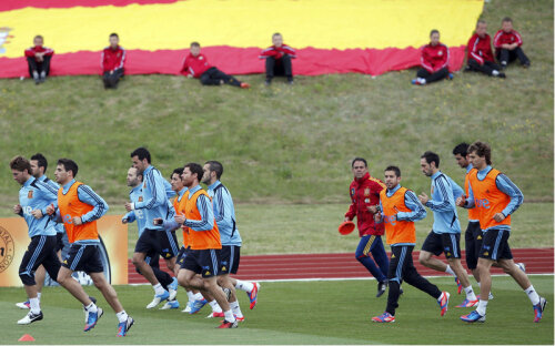 Atenți la orice detaliu în pregătire, spaniolii aleargă supermotivați, nu doar financiar, spre al treilea titlu european // Foto: Reuters