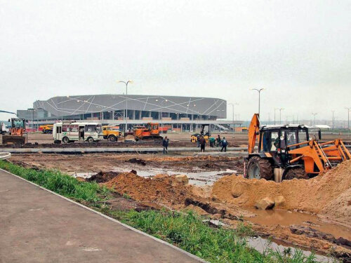 Aceasta este arena din Lvov, înconjurată încă de moloz