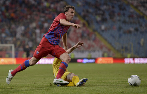 După transferul la Steaua, Chiricheş a atras imediat atenţia marilor cluburi europene