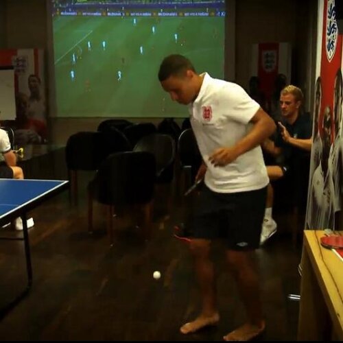 Oxlade Chaberlain a făcut show la ping-pong înainte de meci
Foto: thesunt.uk.co