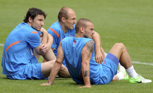 Van Bommel, Robben și Sneijder, de la stînga la dreapta, sînt jucătorii de la care Olanda așteaptă cel mai mult