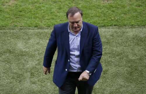 Advocaat avea cu Rusia 16 meciuri la rînd fără eșec înaintea meciului cu elenii (foto: Reuters)