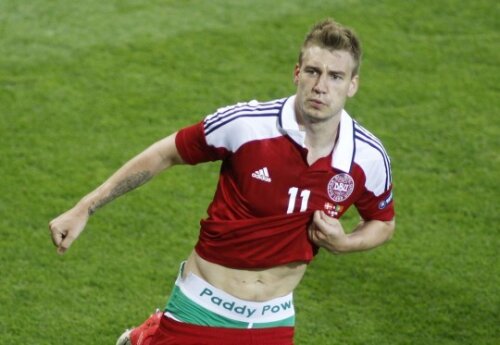 Bendtner plătește scump pentru expunerea lenjeriei intime după marcarea golului din meciul cu Portugalia