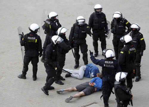 Poliţiştii polonezi au mai prins doi huligani la Euro Foto: // Reuters