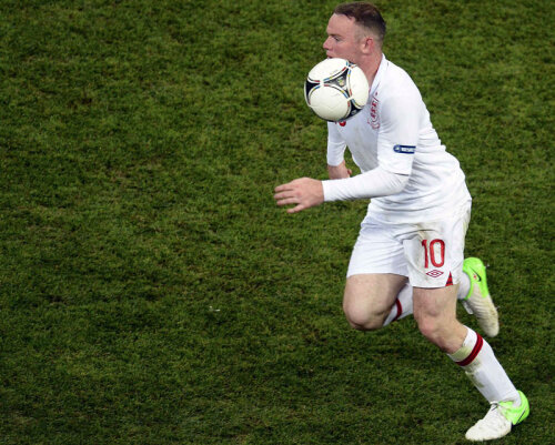Rooney a avut nevoie de 49 de minute și de două ocazii ca să marcheze la Euro împotriva Ucrainei // Foto: Reuters