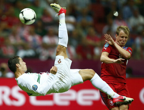 Ronaldo a semnat ultimele trei goluri lusitane la Euro: 2-1 cu Olanda în grupă și 1-0 cu Cehia în ”sferturi” (foto: Reuters)