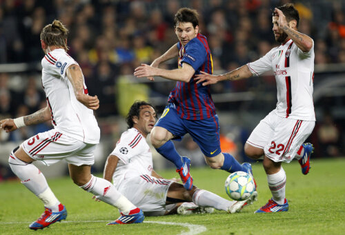 Mereu înconjurat de adversari, Messi nu renunță nici în vacanță la fotbal, pasiunea vieții sale // Foto: Reuters