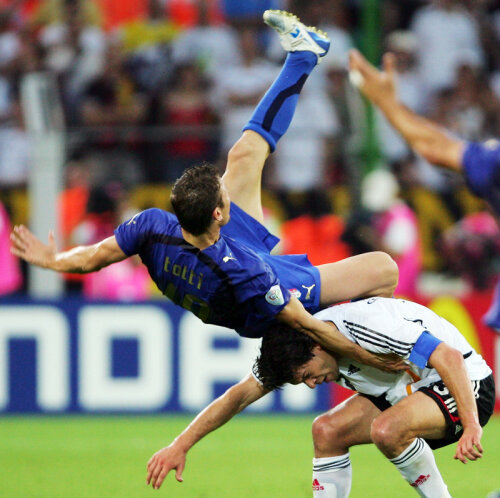 În 2006, la Dortmund, Totti i-a răpit lui Ballack (dreapta) șansa unei finale acasă // Foto: Guliver/GettyImages