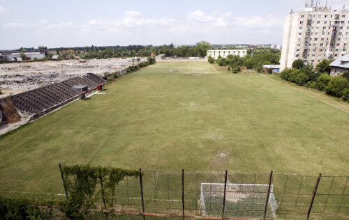 În prezent, baza sportivă Laromet se află în părăgină