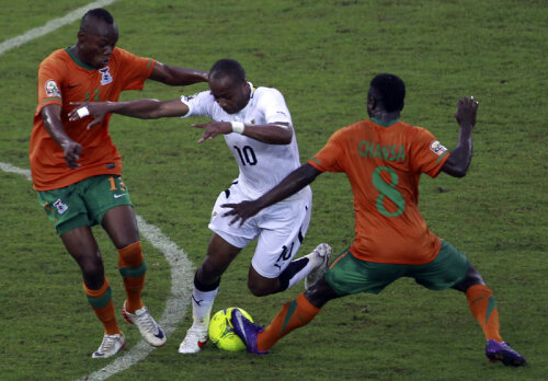 Dinamoviștii speră ca transferul lui Sunzu (în stînga) să se rezolve zilele viitoare