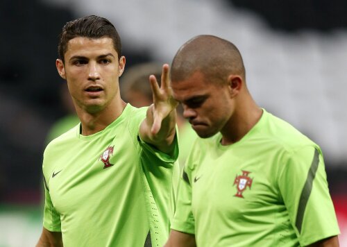 Cristiano Ronaldo şi Pepe, colegi la Real şi în naţionala Portugaliei (foto: reuters)