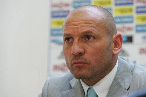 Adus la Astra în locul lui Rednic, Stelea se află la prima experiență ca ”principal”