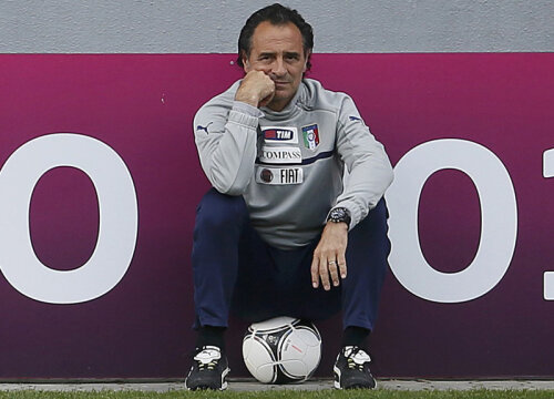 Prandelli e tot mai abătut. Nici prezența în finală nu i-a schimbat prea mult starea de spirit // Foto: Reuters