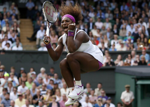 Serena Williams şi-a manifestat nestăvilit bucuria la finalul meciului // Foto: Reuters