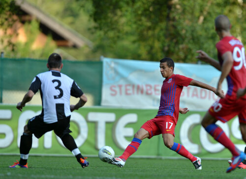 Portarul bulgarilor nu a prea avut reacţie în faţa atacurilor steliste