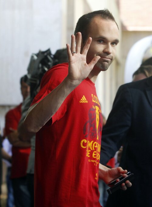 Iniesta a fost ales cel mai bun jucător de la CE 2012 (foto: Reuters)