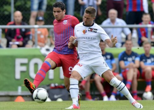 Rocha a uimit prin acomodarea rapidă în tricoul roș-albastru