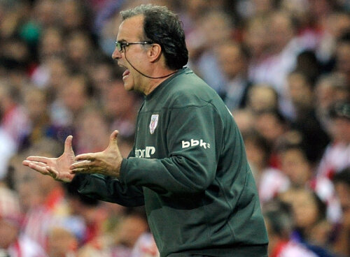 Iată-l pe Marcelo Bielsa într-un moment de furie. Antrenorul în vîrstă de 56 de ani este din 2011 la Athletic Bilbao // Foto: Guliver/GettyImages