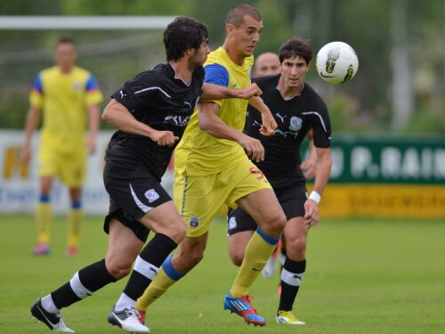 Nikolici (centru) a fost titular, dar n-a făcut mare lucru cu Zestafoni (foto: Alex Nicodim)