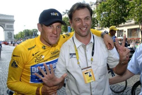 Lance Armstrong şi Johan  Bruyneel, la a şaptea victorie consecutivă în Turul Franţei (foto: bicycle.net)