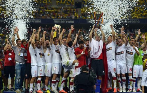 Dinamoviştii se bucură după ce au cucerit al doilea trofeu în două luni