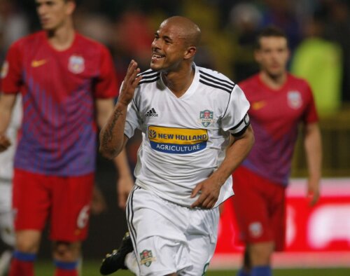 Wesley şi Niculae vor fi greu de oprit de fundaşii adverşi