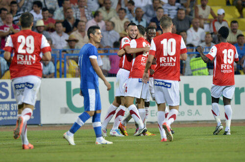 Dinamoviştii vor mai juca două meciuri în vechile tricouri // Foto: Cristi Preda