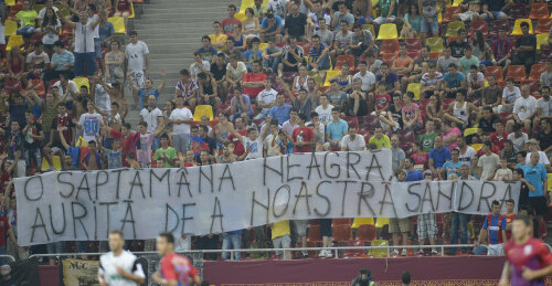 Mesajul fanilor steliști pentru Sandra Izbașa (foto: Alex Nicodim)