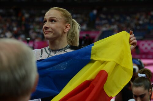 Sandra Izbașa nu și-a putut stăpîni lacrimile după cucerirea aurului olimpic la Londra (foto: Raed Krishan)