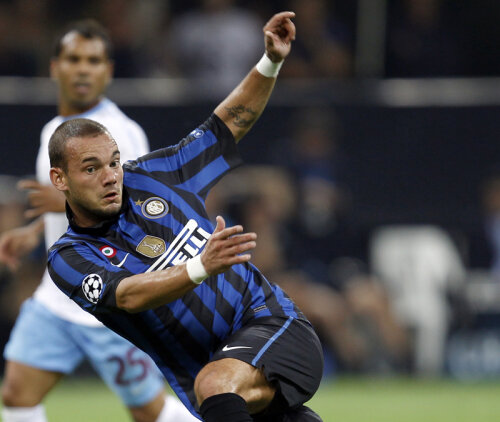 Tentat de un transfer în Anglia sau Rusia, olandezul Sneijder este liderul adversarei vasluienilor // Foto: Reuters