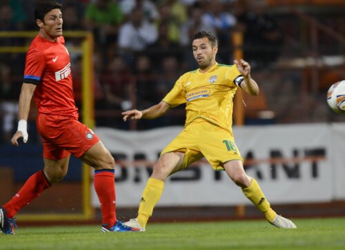 Sînmărtean n-a rezistat duelului cu versatul Javier Zanetti (foto: Raed Krishan)