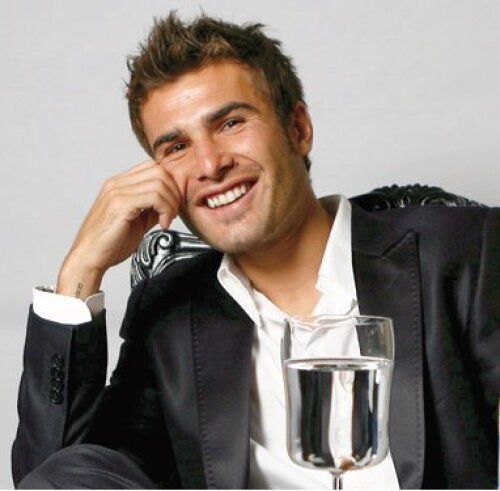 Mutu (33 de ani) va avea la Ajaccio un salariu stagional de un milion de euro, contract pe două sezoane