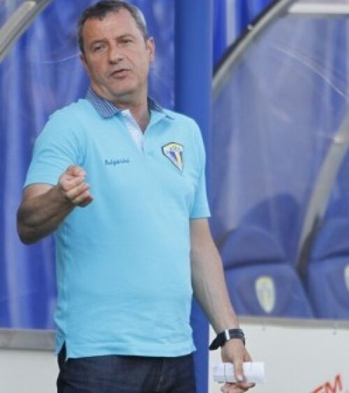 Mircea Rednic a pregătit-o pe Dinamo în sezoanele 2006-2007, cînd a luat titlul, și 2008-2009