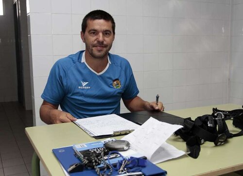 Cosmin Contra, în biroul său de la stadion (foto: marca.es)