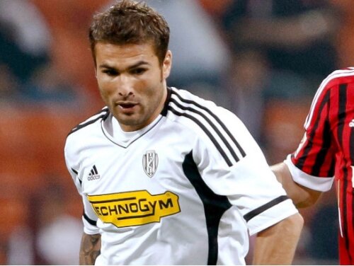 Mutu se mută din Serie A în Ligue 1