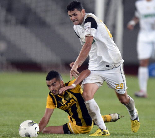 Viorel Dinu (alb) a marcat ieri al patrulea său gol consecutiv.