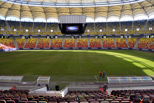 Gazonul de pe Naţional Arena este din nou într-o stare foarte proastă