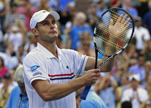 Andy Roddick nu și-a putut stăpîni lacrimile după ultimul game al carierei (foto: Reuters)