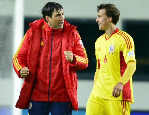 Piţurcă şi-a felicitat jucătorii la sfîrşitul meciului cu Estonia.