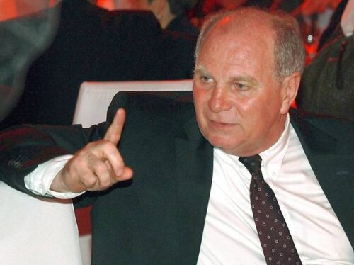 Anterior manager general, Honess e președintele lui Bayern din noiembrie 2009