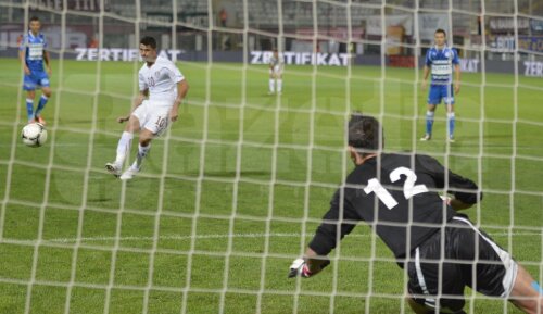 Herea a marcat de două ori contra Gloriei, numai din penalty (foto: Alex Nicodim)