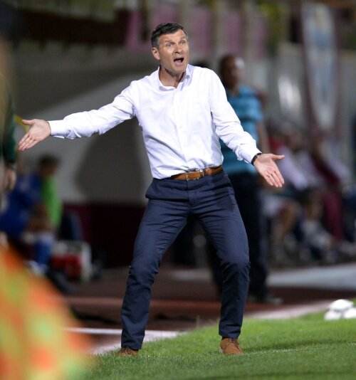 Sabău a schimbat deja cîteva sisteme de joc de la venirea la Rapid