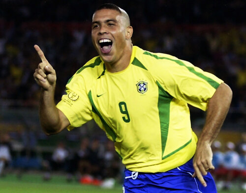 Ronaldo şi bucuria sa după un gol marcat Germaniei la CM 2002.