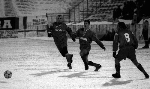 Steaua - Juventus 0-0 s-a disputat în decembrie 1995, în grupele Champions League. Din cauza gerului năprasnic, în tribune au fost doar 2.700 de spectatori